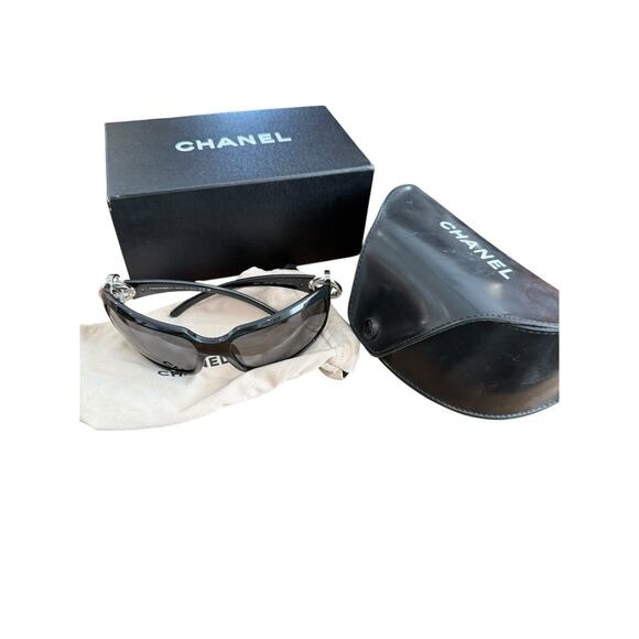 Vtg Chanel Sunglasses Wrap Shield Style CC Silver Logo Black Italy 6023 W/ Case - Picture 1 of 13